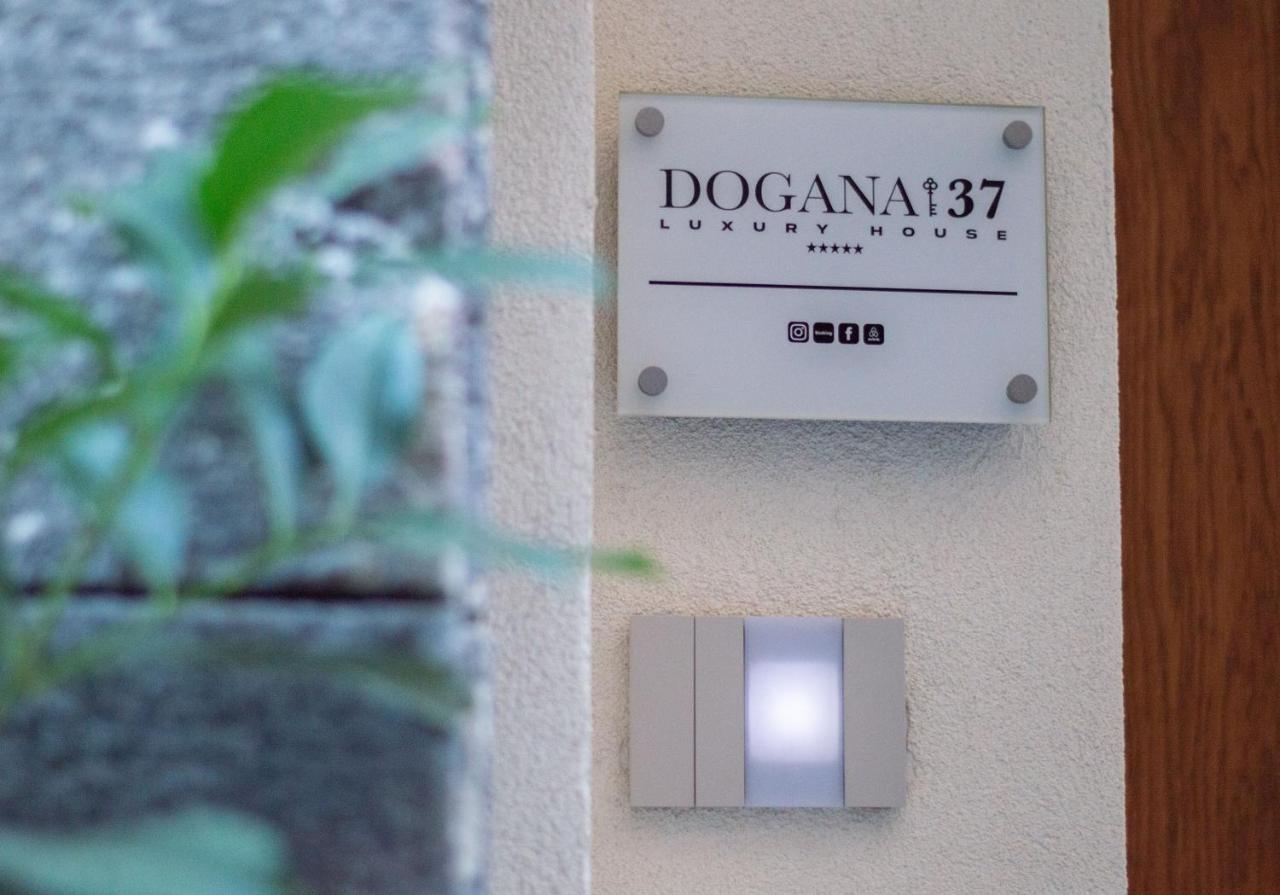 Apartamento Luxury House Dogana 37 Salerno Exterior foto